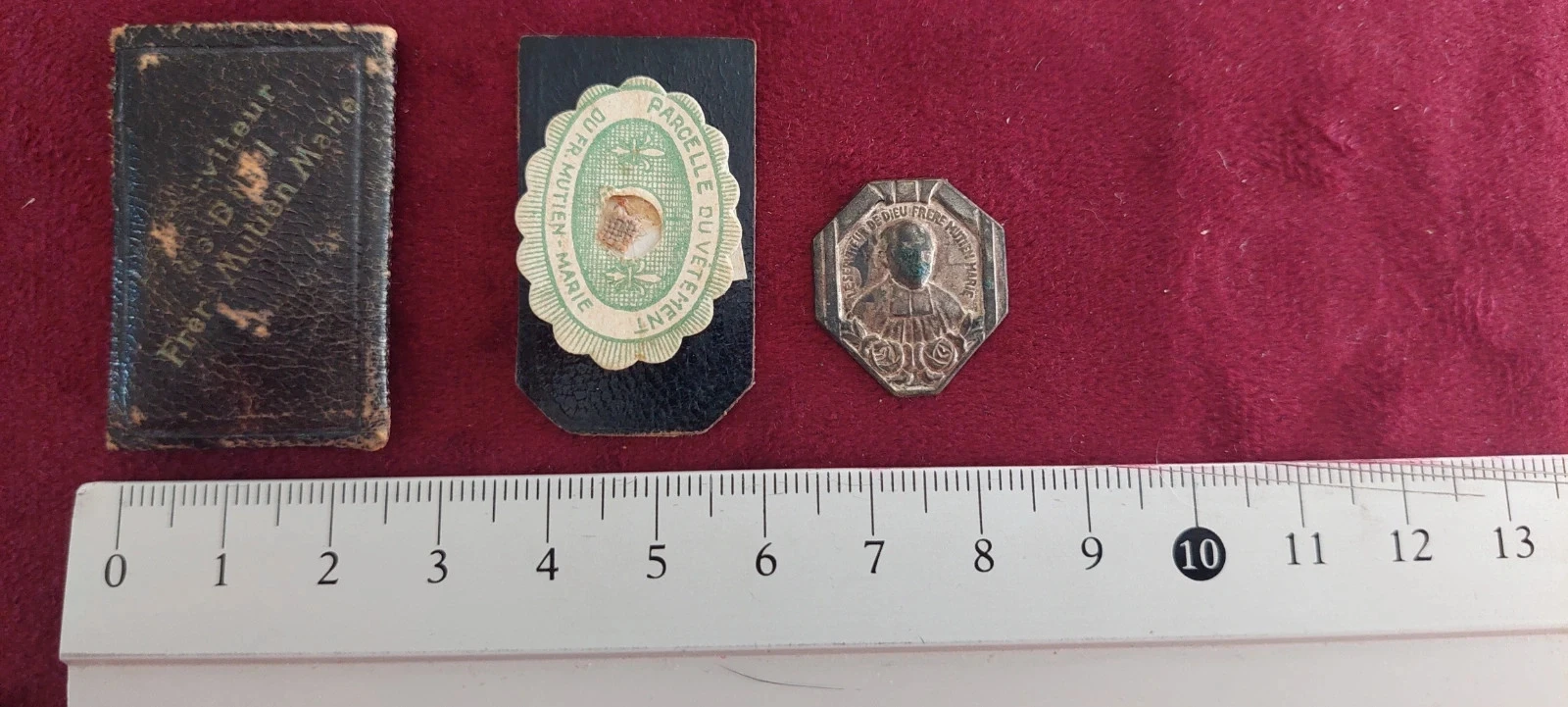 Ancien Reliquaire de Poche Cuir Relique Frère Mutien-Marie + Médaille – photo 3